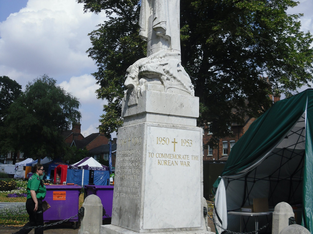 Bedford War Memorial景点图片