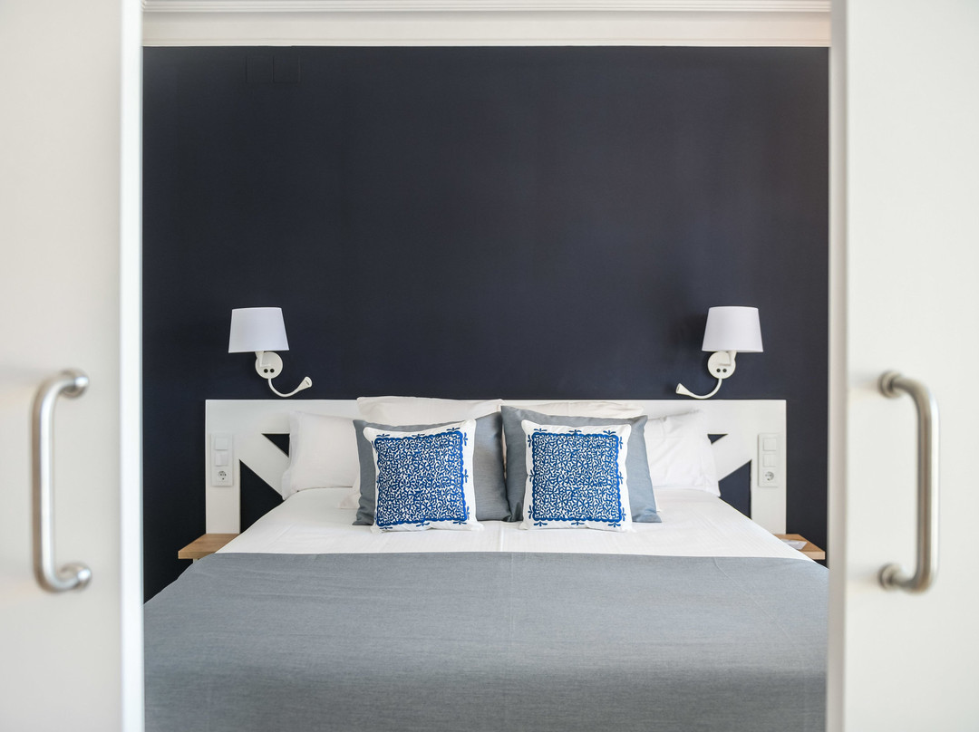 特拉马尔酒店主图