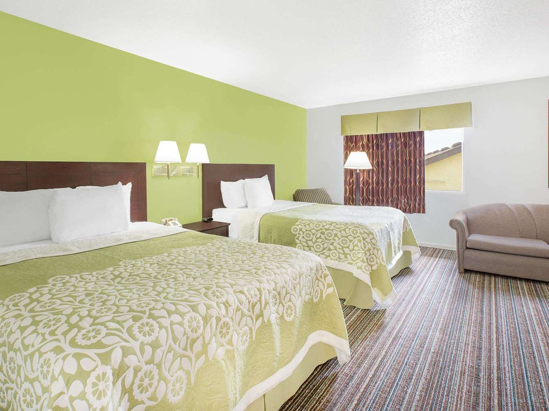 Days Inn by Wyndham York主图