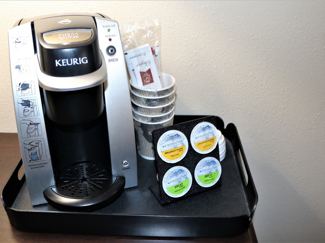 Rock Island Inn & Suites主图