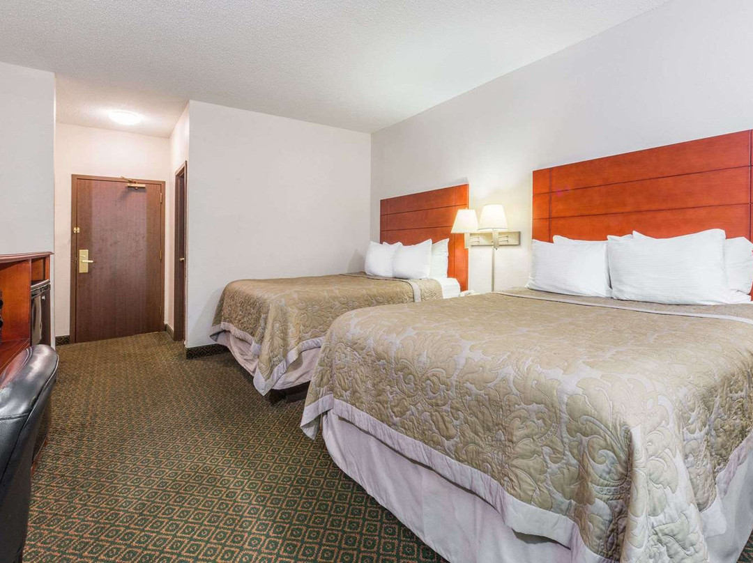 Super 8 by Wyndham St Charles主图