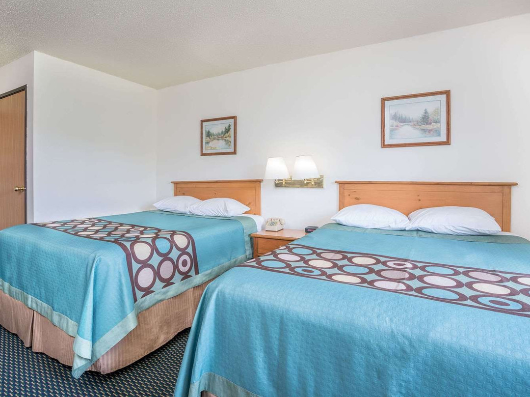 Super 8 by Wyndham Phillips主图