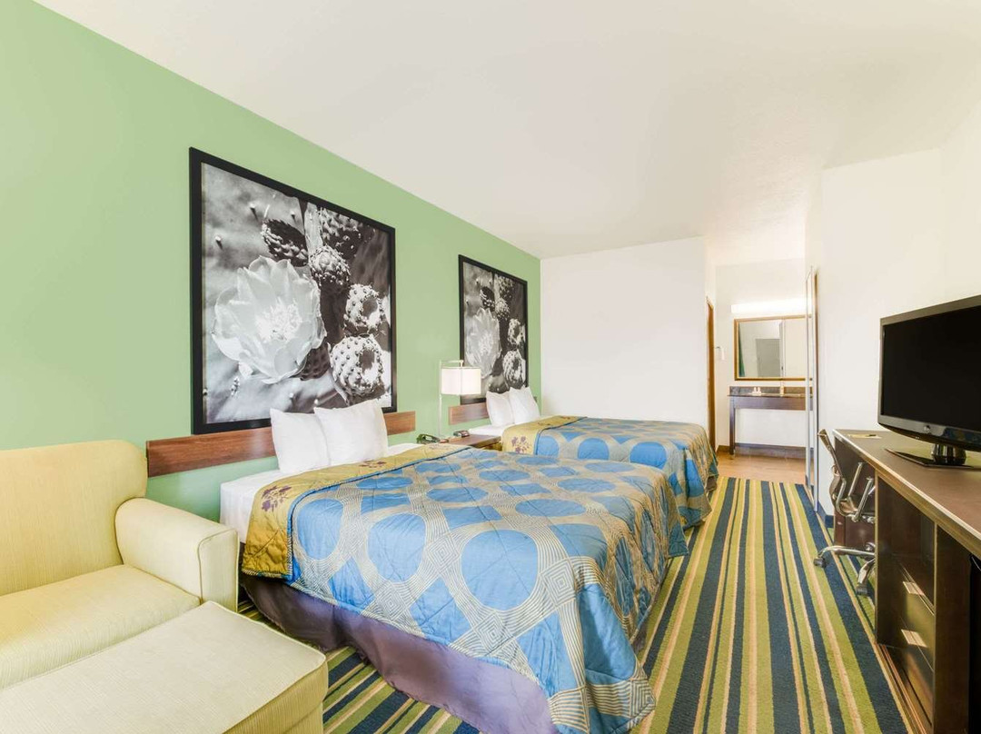 Super 8 by Wyndham Cotulla TX主图