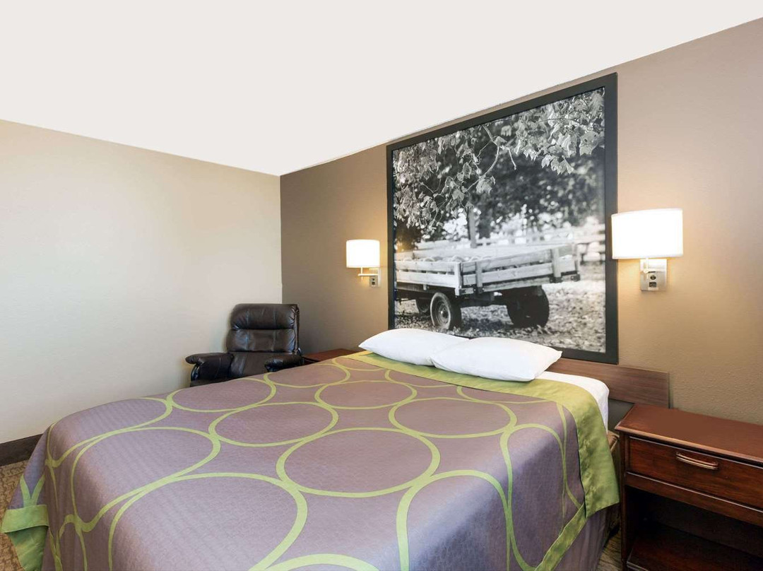 Super 8 by Wyndham Carroll主图