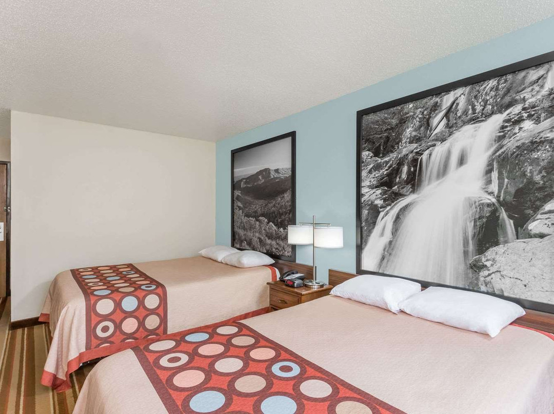 Super 8 by Wyndham Danville VA主图