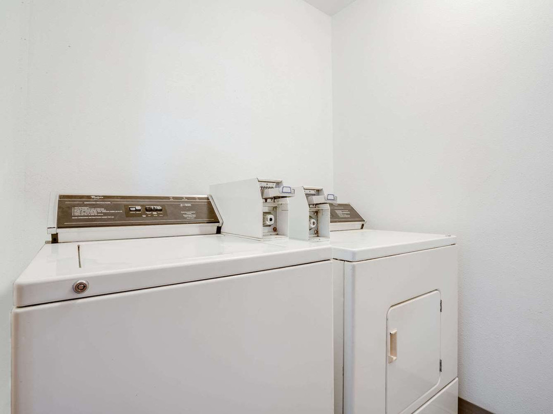 托玛速8酒店主图