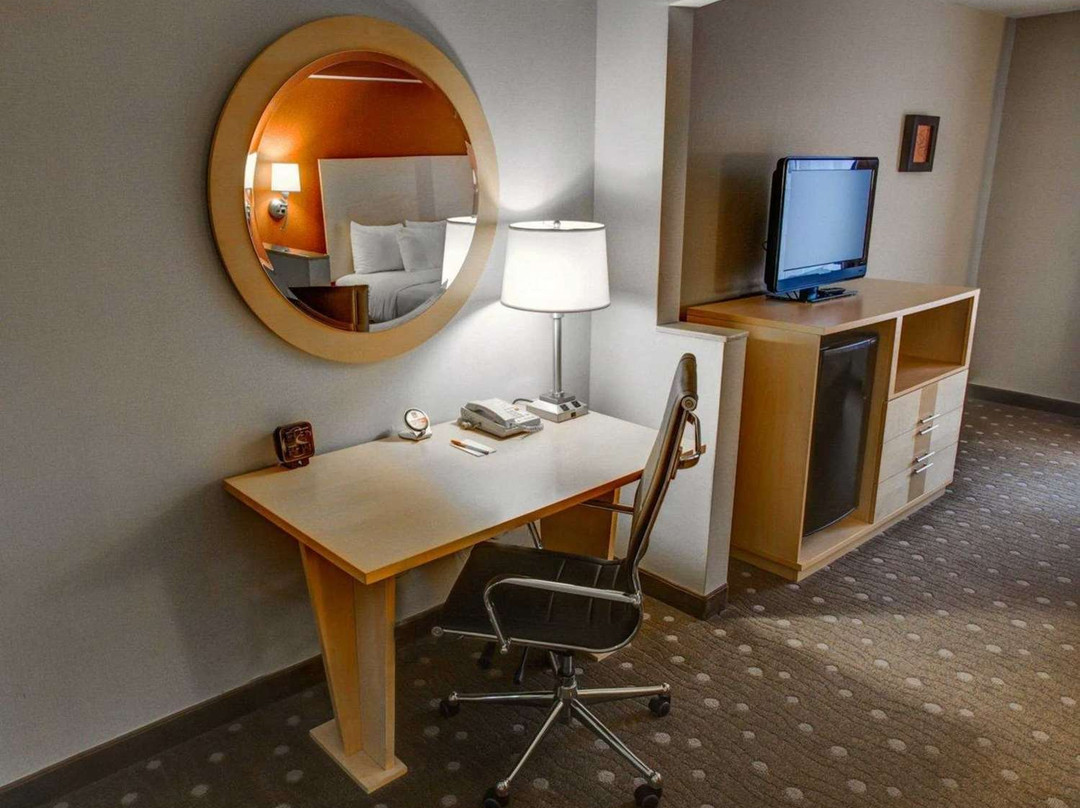 Comfort Suites Pittsburgh Airport主图