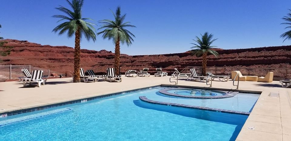 帽子岩酒店主图