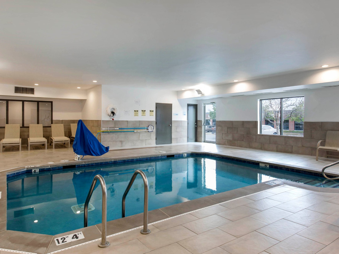 智选假日套房酒店-芝加哥西/圣查尔斯主图