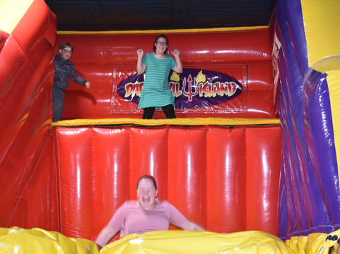 Bumper Jumpers-戈尔兹伯勒必去景点