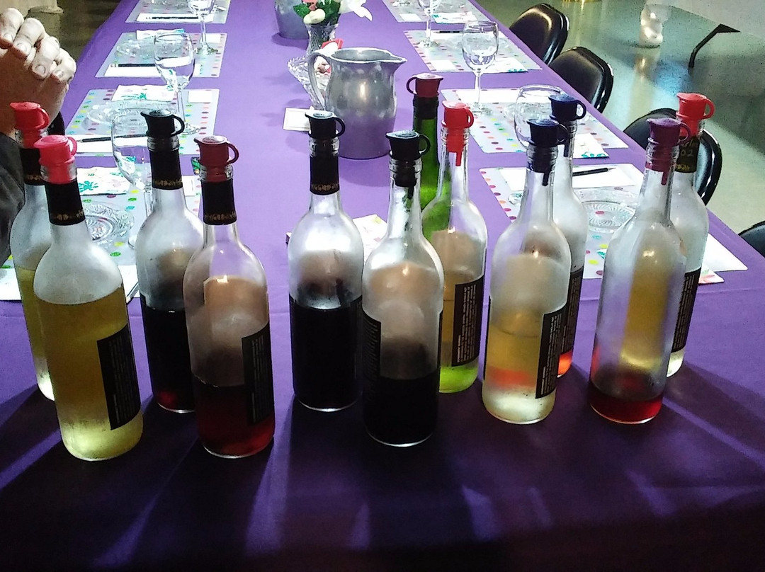 Six Waterpots Vineyard and Winery-Hudson必去景点