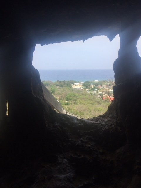 Peter's Cave-Cayman Brac必去景点