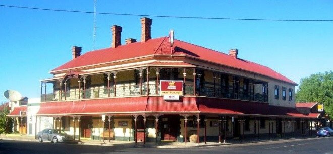 The Bordertown Hotel主图