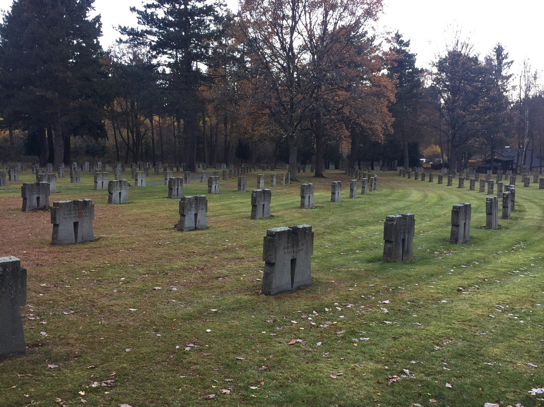 Soldatenfriedhof Hürtgen-Huertgenwald必去景点