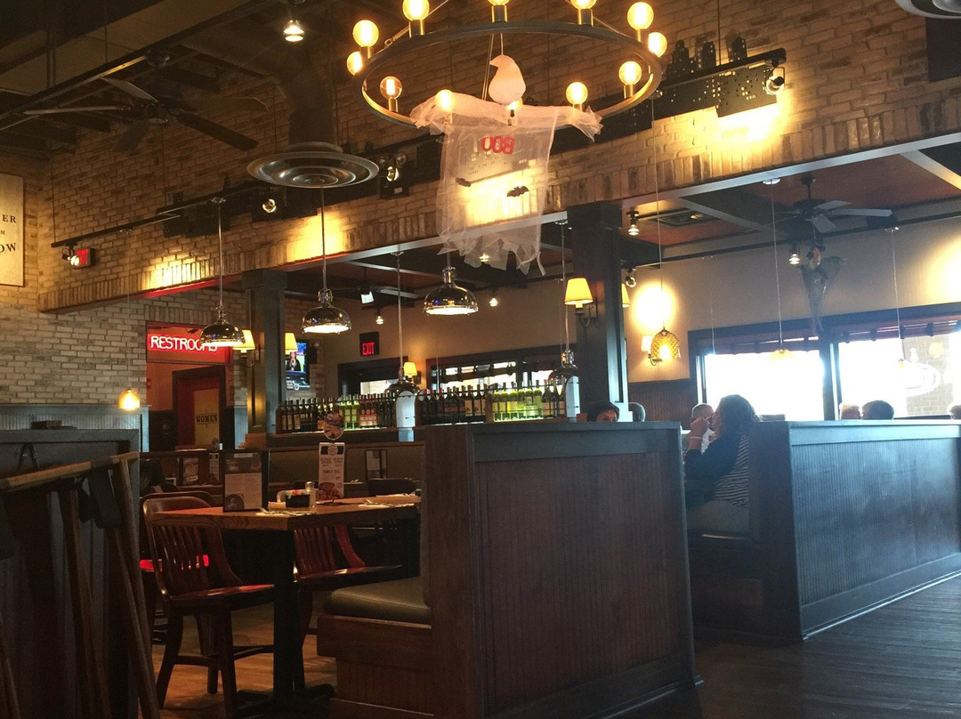 UNO Chicago Bar & Grill