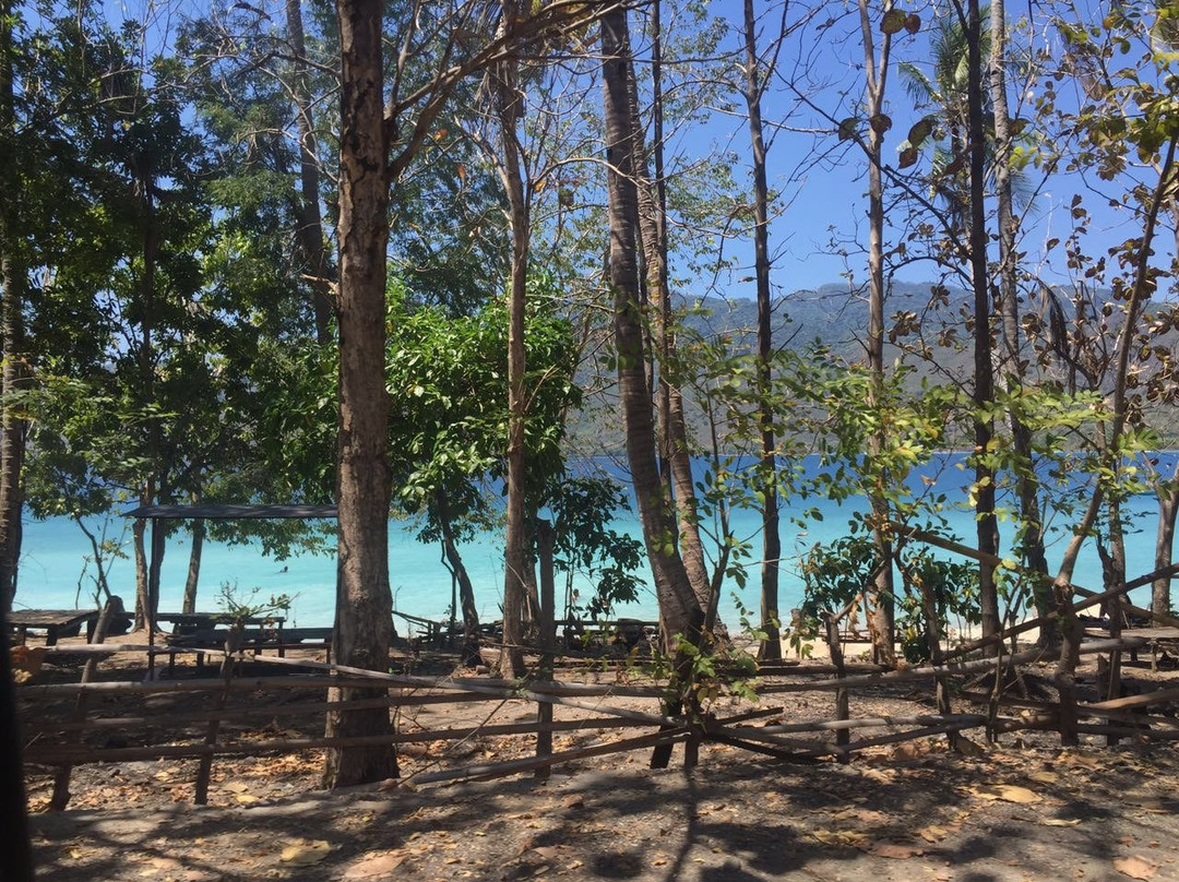 Maimol Beach景点图片