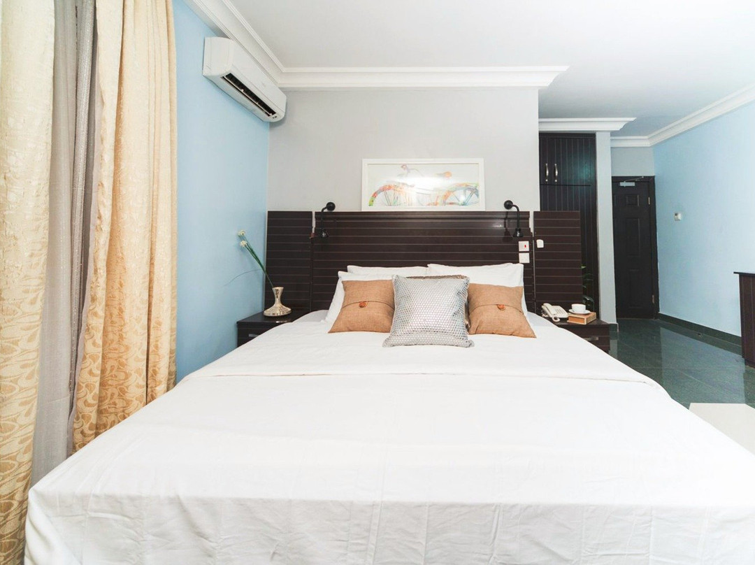 Britannia Hotel & Suites主图