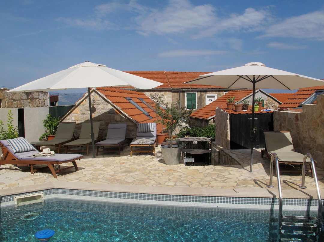 The Quaich - 3 stone villa cottages and pool