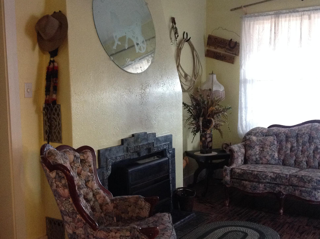 Largilliere Carriage House B&B主图