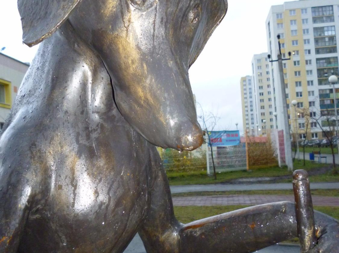 Monument to The Dog Cleaning After Itself-叶卡捷琳堡必去景点