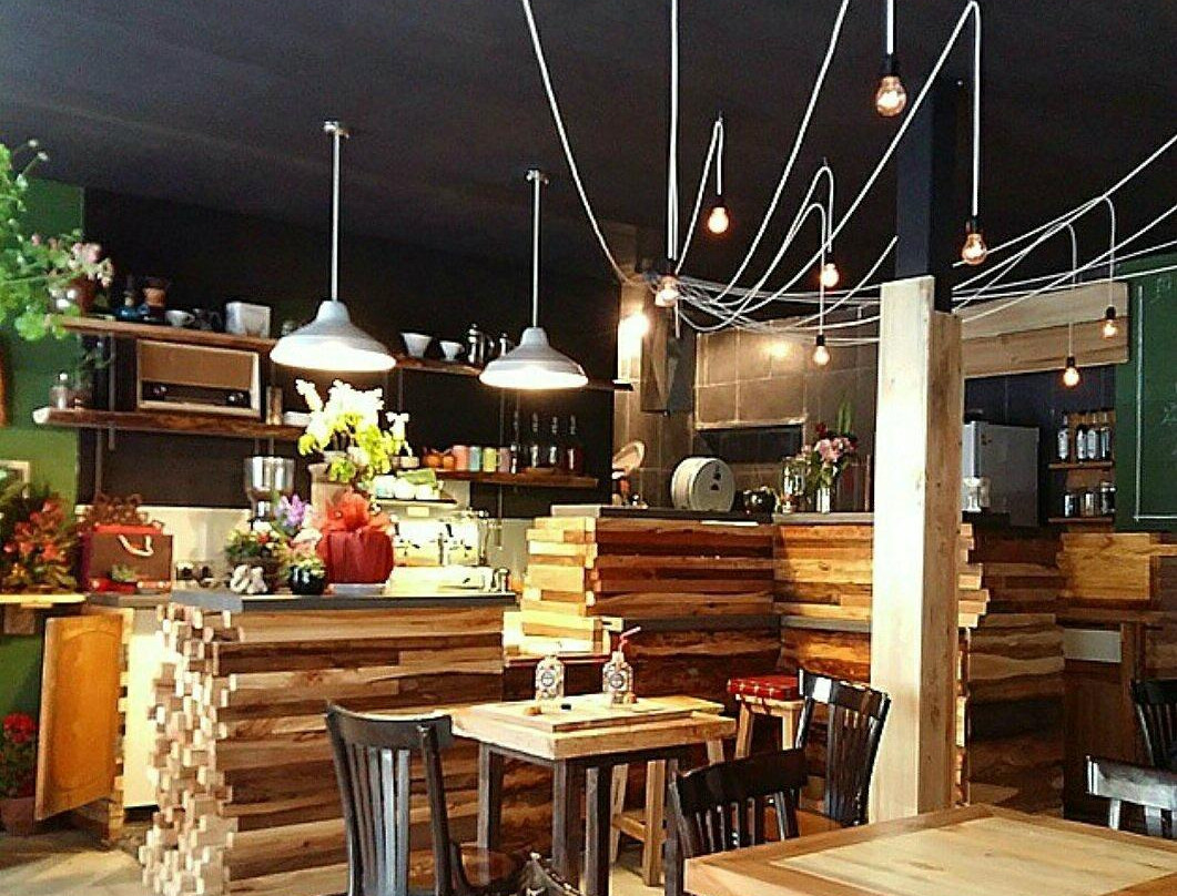 Isfahan餐馆和美食-Radio Cafe