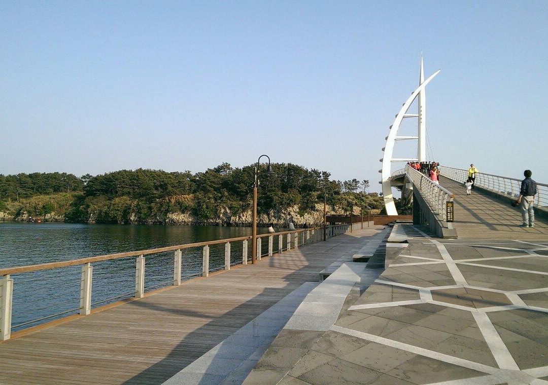 Saeyeongyo Bridge-西归浦市必去景点