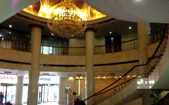 抱海大酒店主图