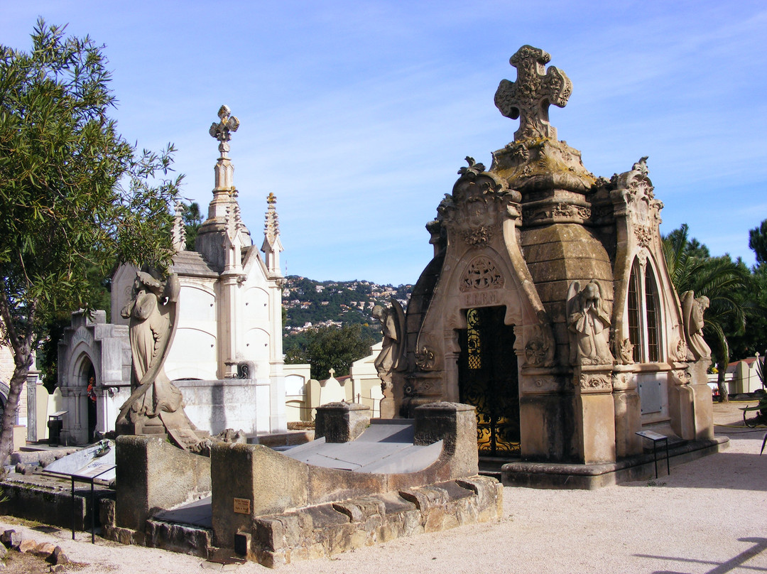 Modernist Cemetery景点图片