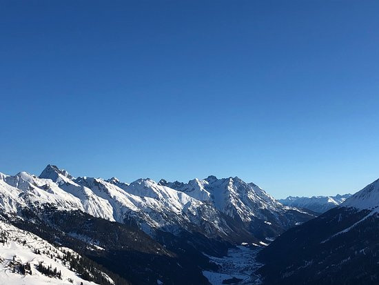 Ski Arlberg-圣安东阿尔山必去景点