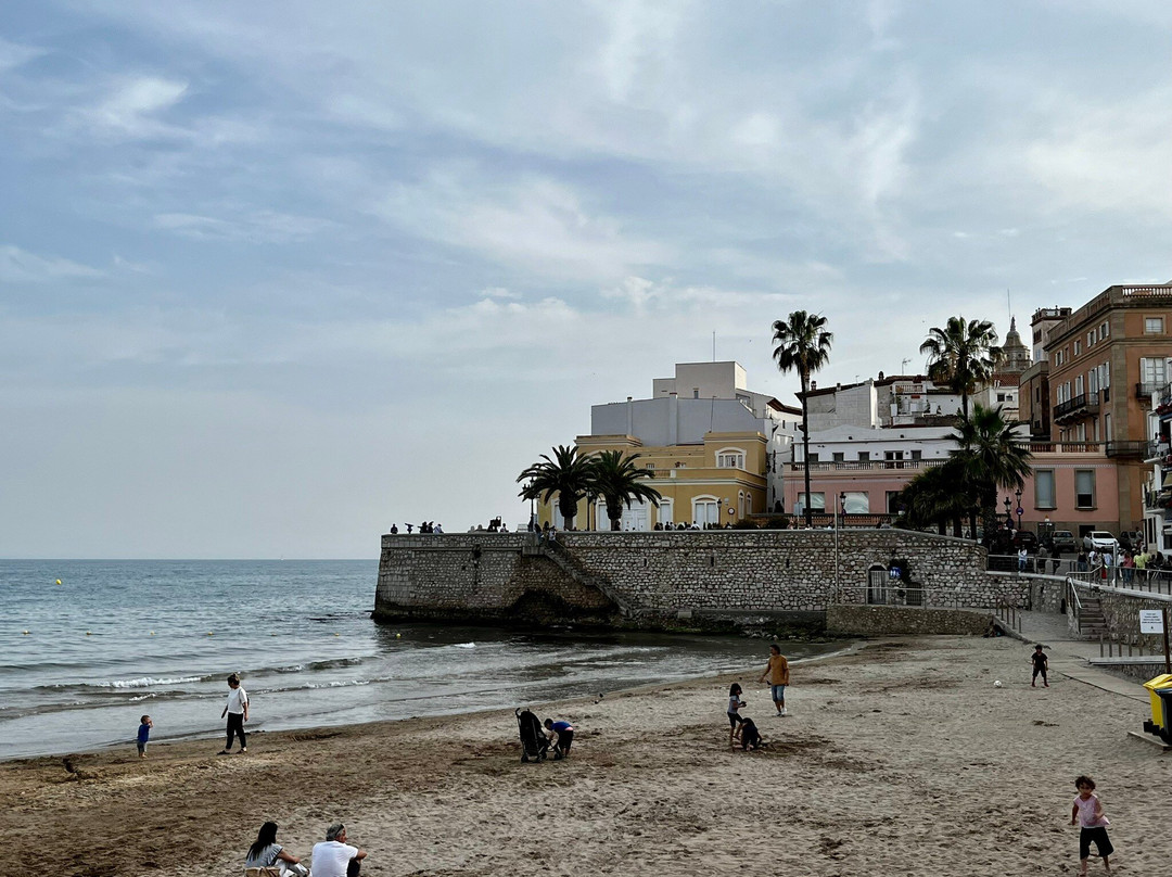 Platja de Sant Sebastià-锡切斯必去景点