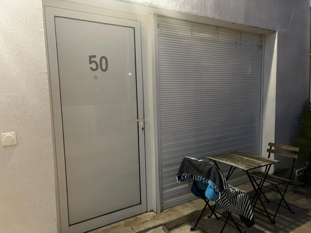 艾墨里奇酒店主图