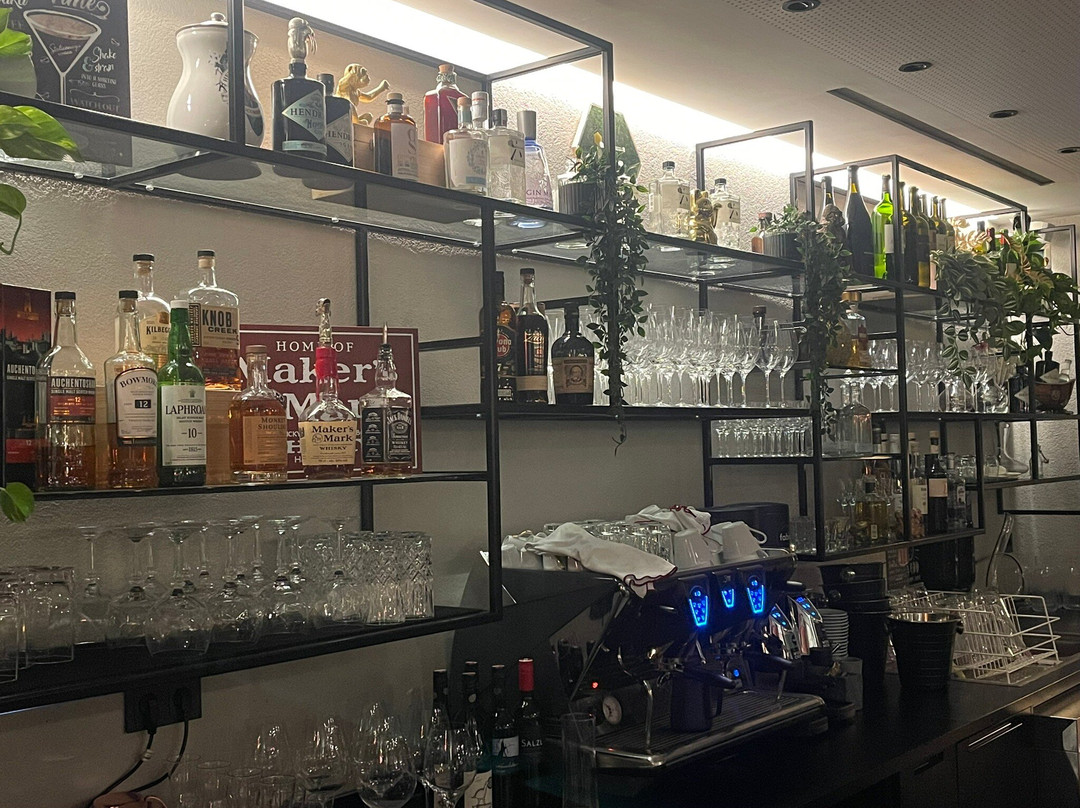 Black Pony - Casual Bar