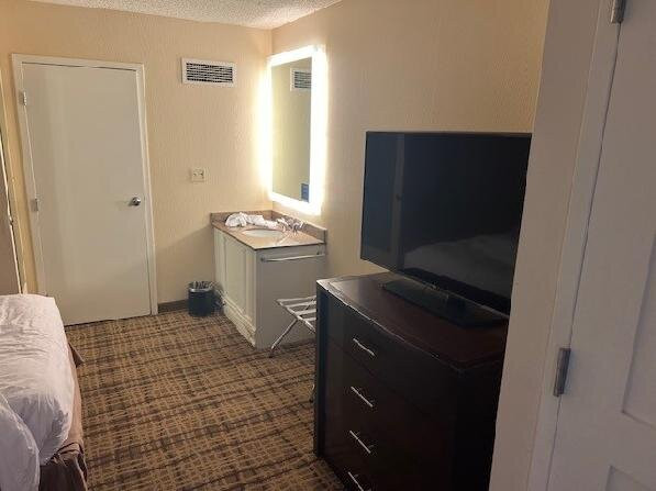 Embassy Suites by Hilton Cleveland Beachwood主图