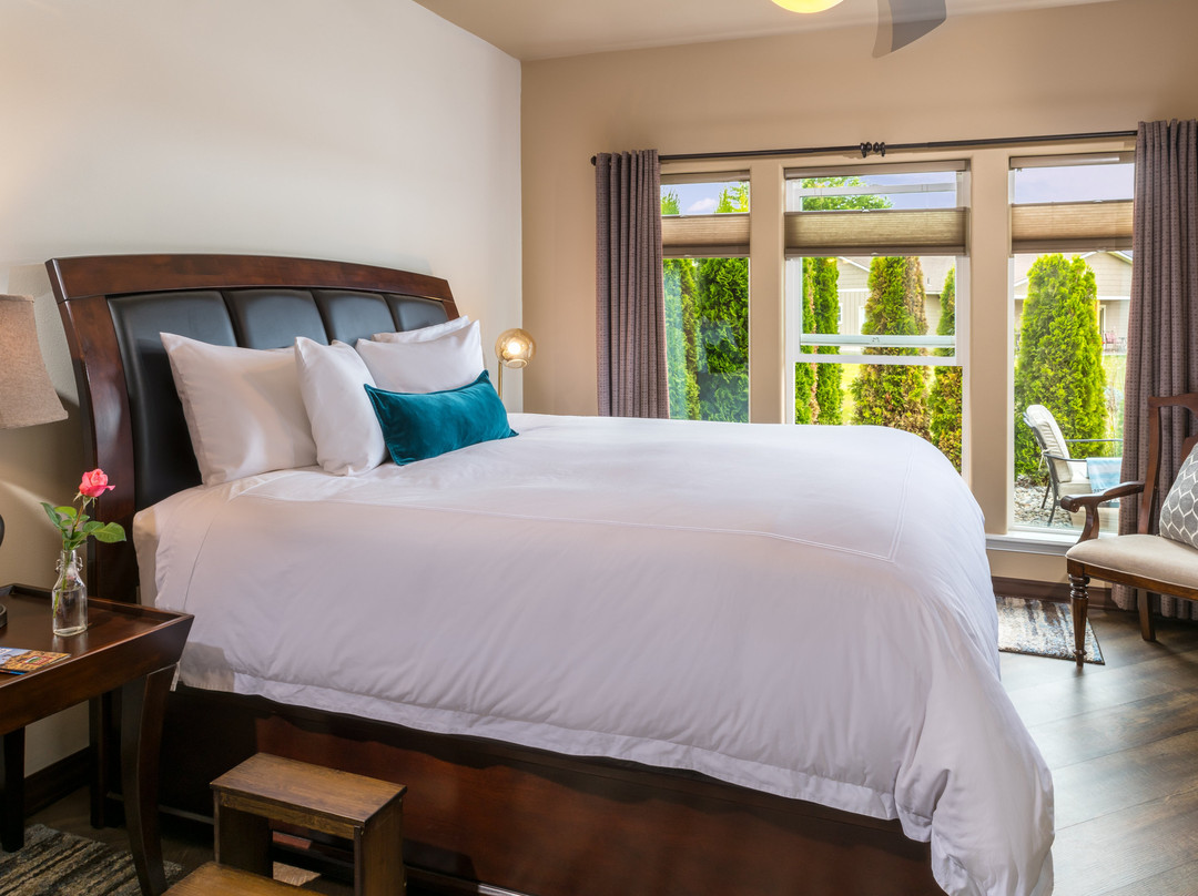 Zillah Lakes Inn