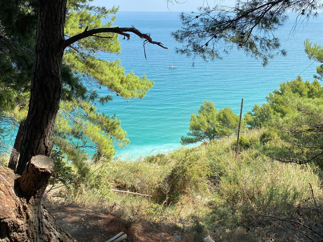 Spiaggia Mezzavalle-安科纳必去景点