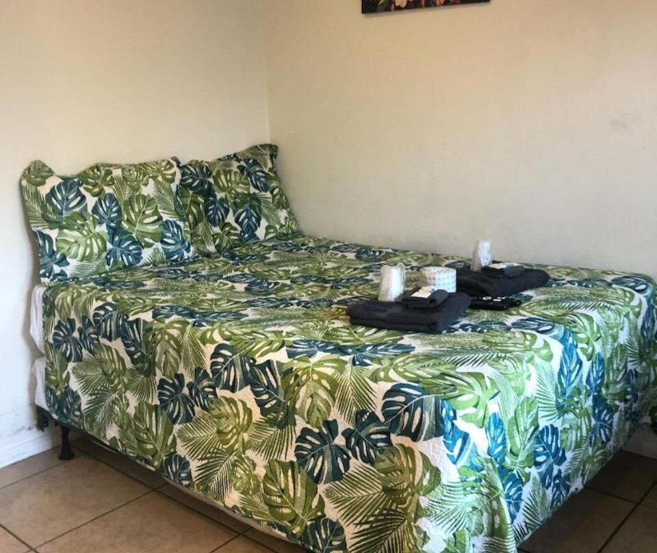 Crown Inn & Suites主图