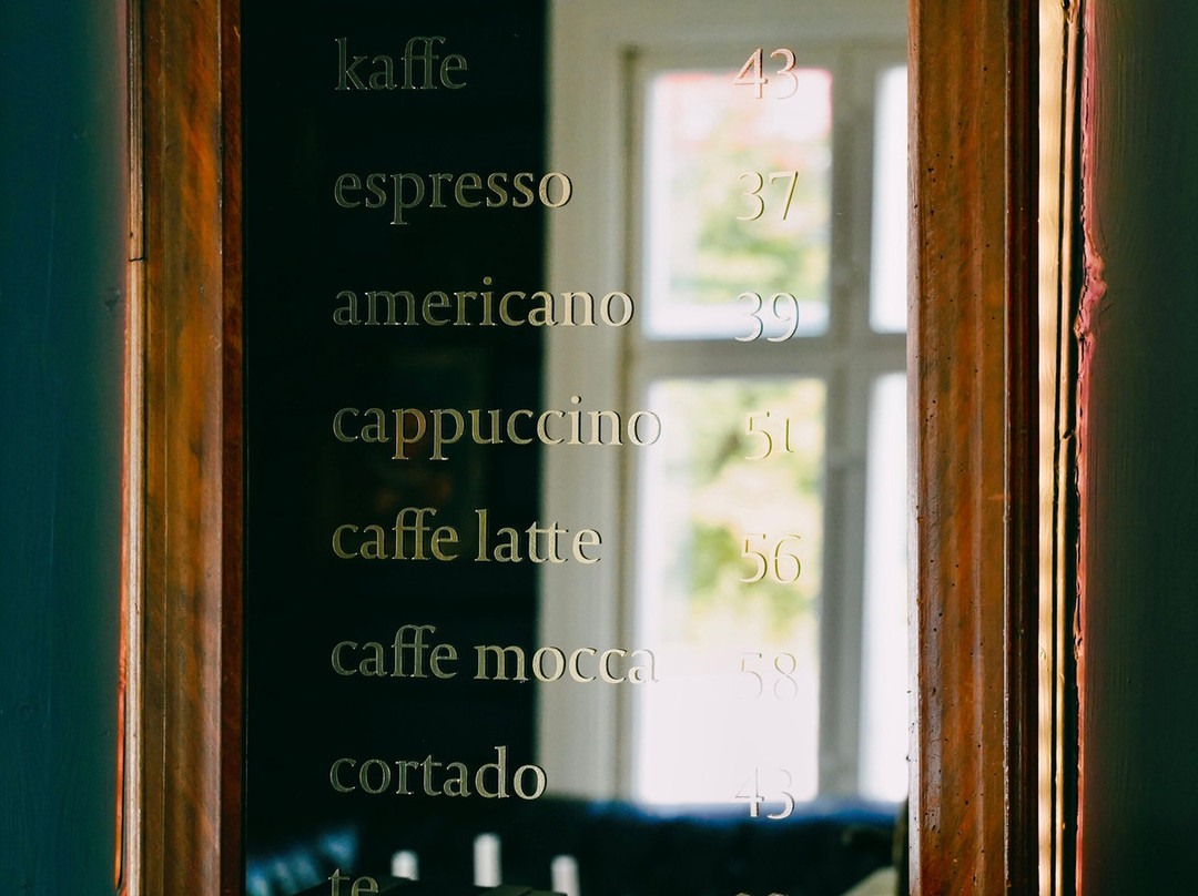 Antiquus Boutique&café