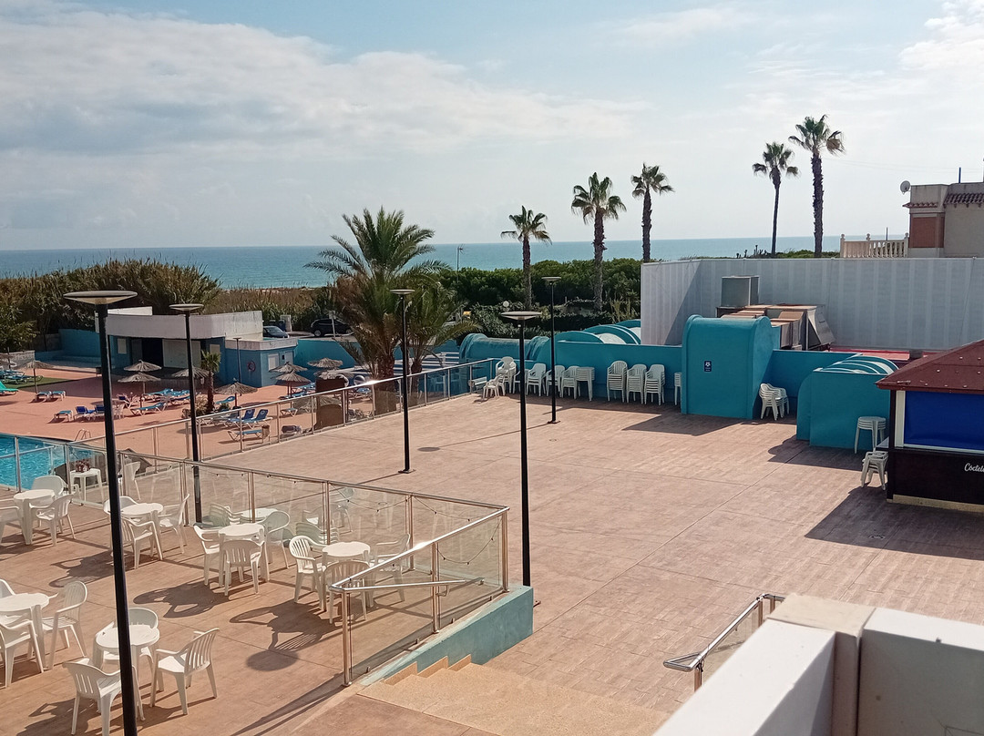 瓜达玛尔海滩酒店主图