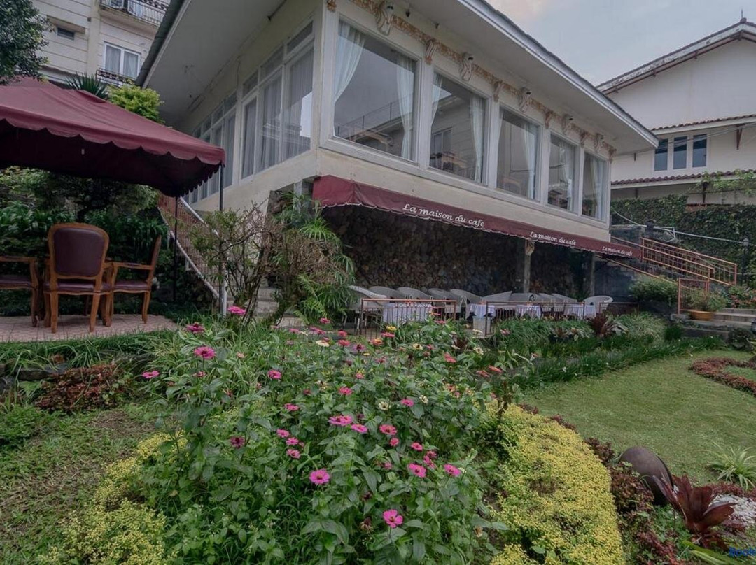 Urbanview Hotel Mon Bel Cibodas