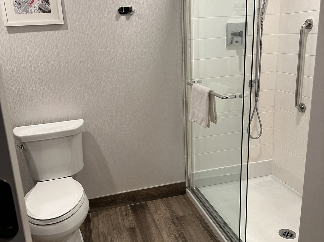 探索王国贝斯特韦斯特旅馆&套房酒店主图