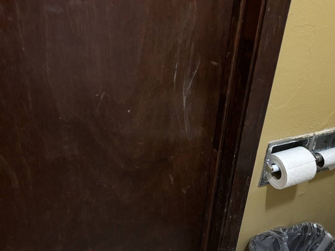 韦斯拉科速8酒店主图