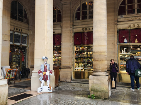 法国国旗-巴黎必去景点