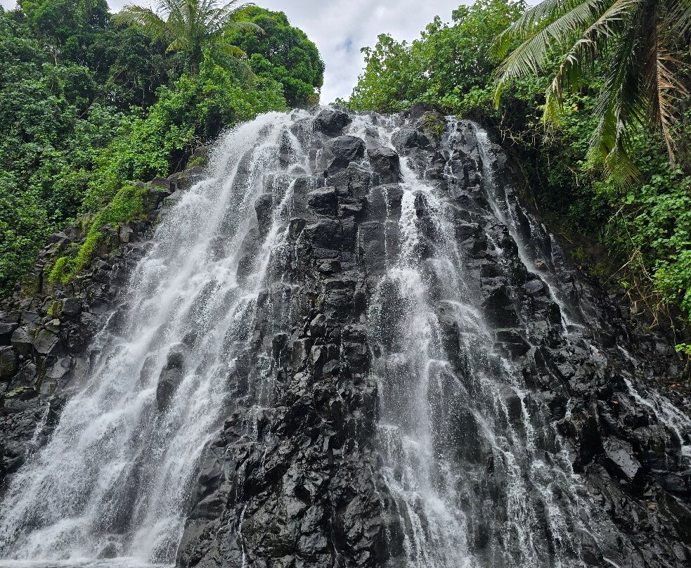 Kepirohi Waterfall景点图片