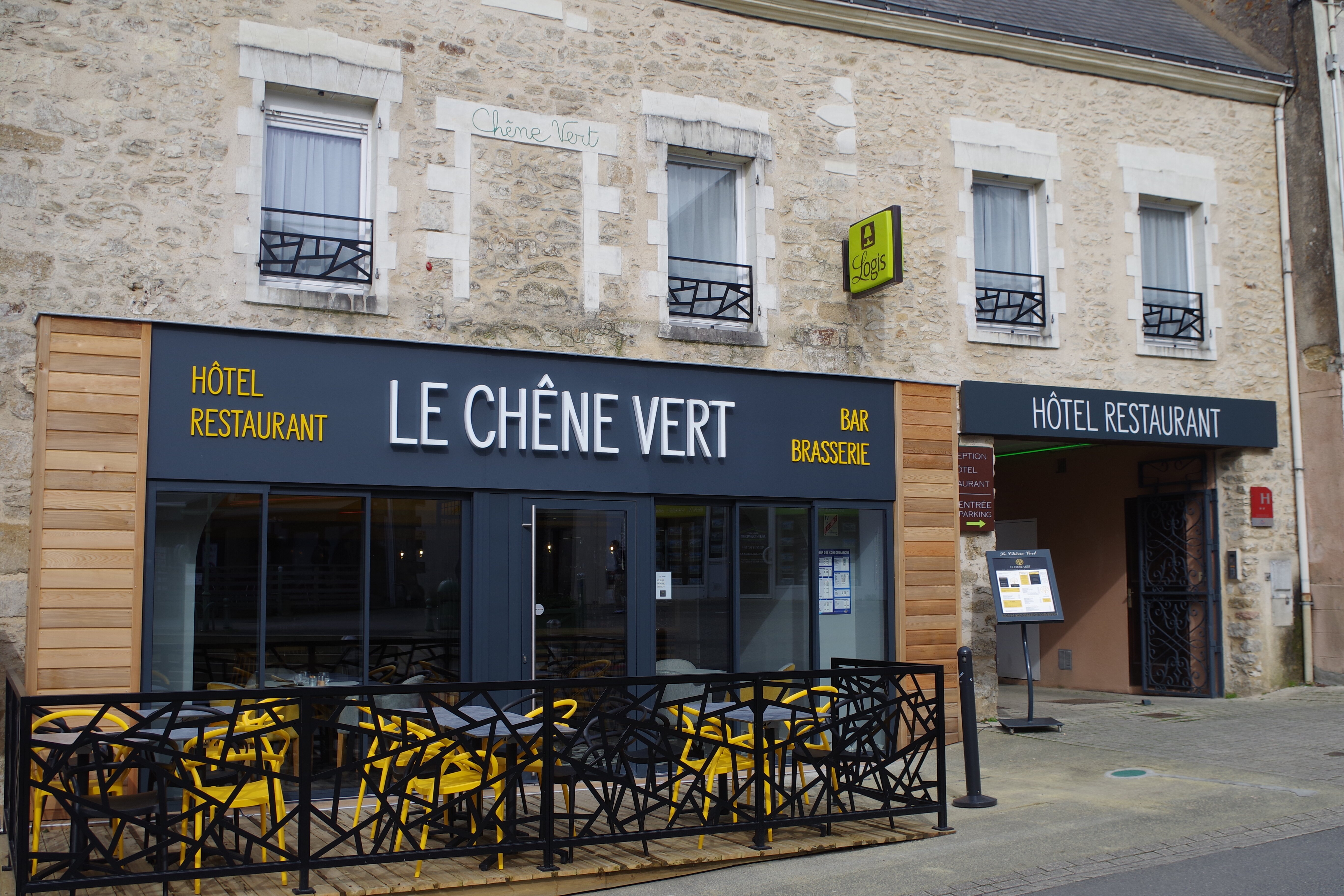 Logis Hôtel Le Chêne Vert-浴室