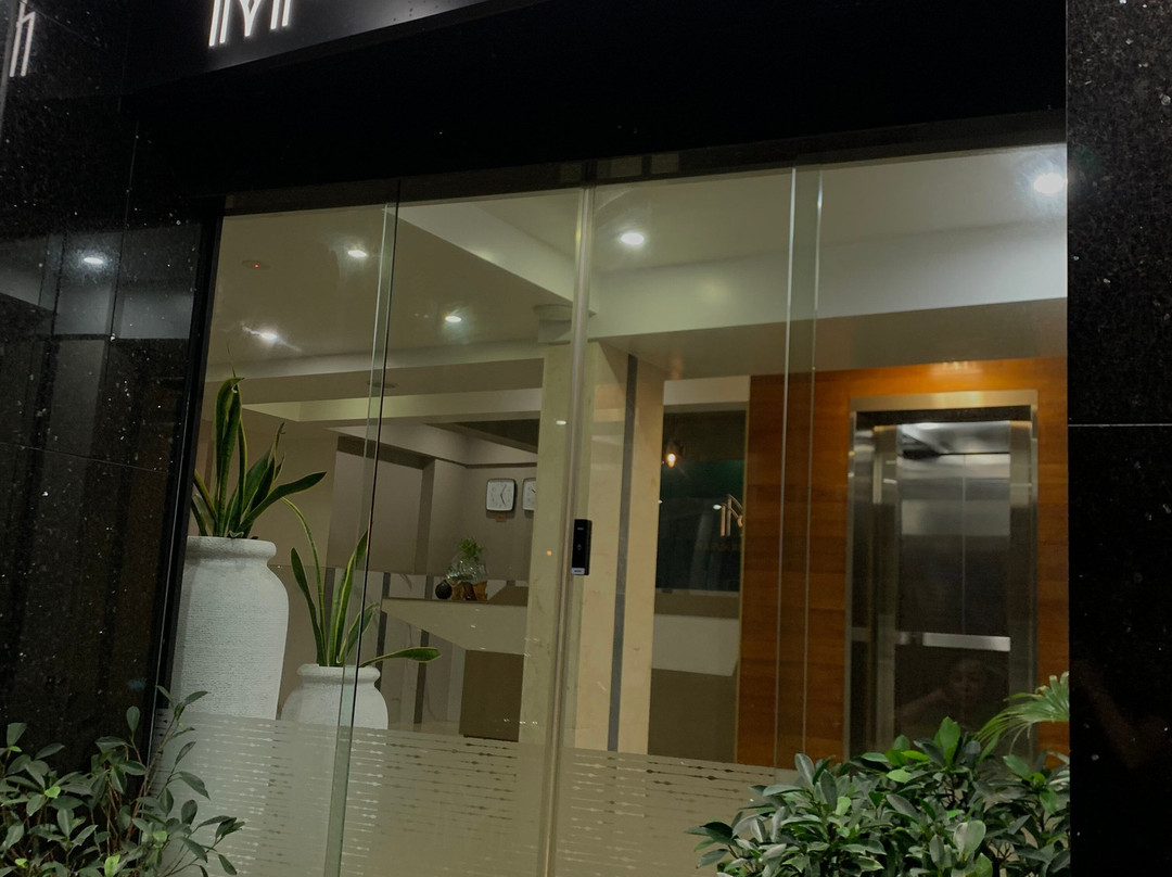 马鲁卡布广场酒店