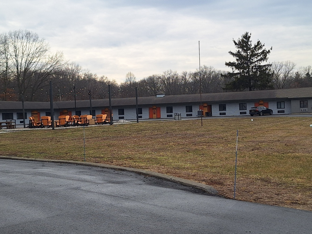 4411 Inn & Suites主图