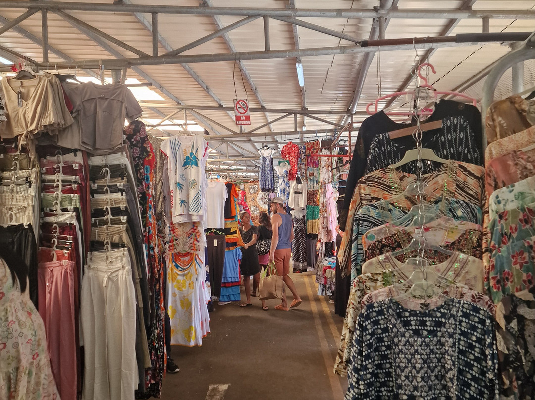 Quarter Bornes Textile Market-卡特勒博尔纳必去景点