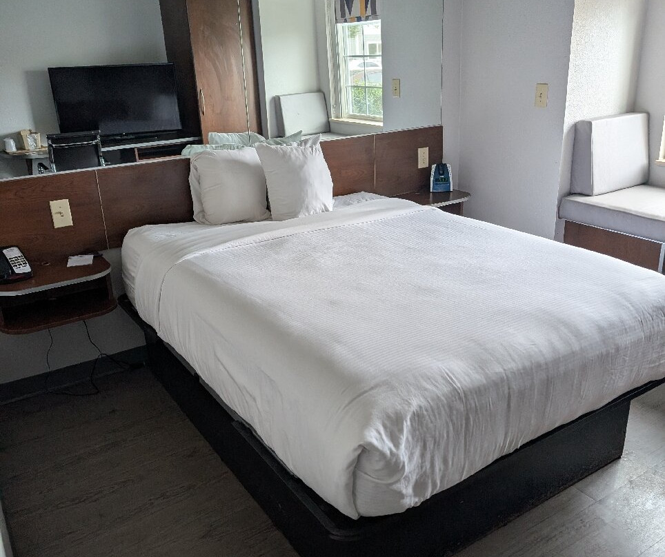 大学医学园区温德姆麦克罗特套房酒店主图