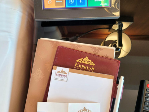 皇后奢华大酒店主图