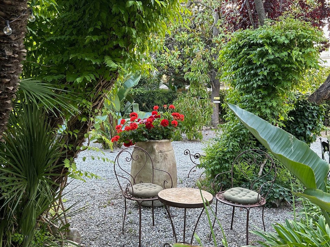 圣瓦雷里酒店主图